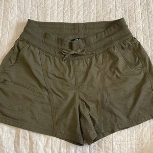 Women’s small taupe green North face shorts